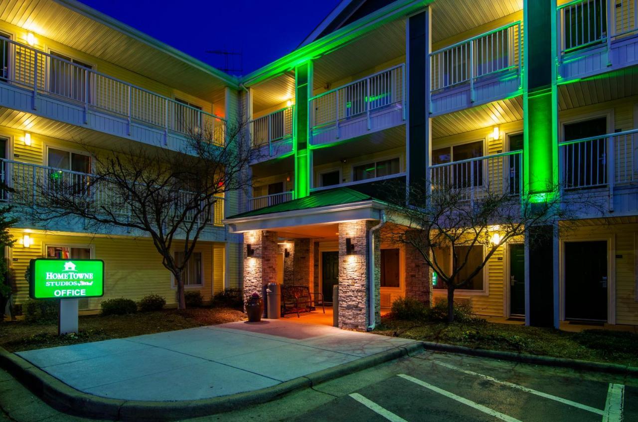 Hometowne By Red Roof - Pkwy Motel