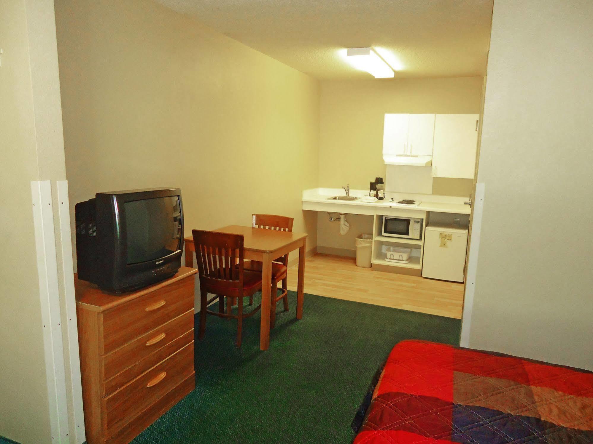 Motel Hometowne By Red Roof - Pkwy Winston-Salem
