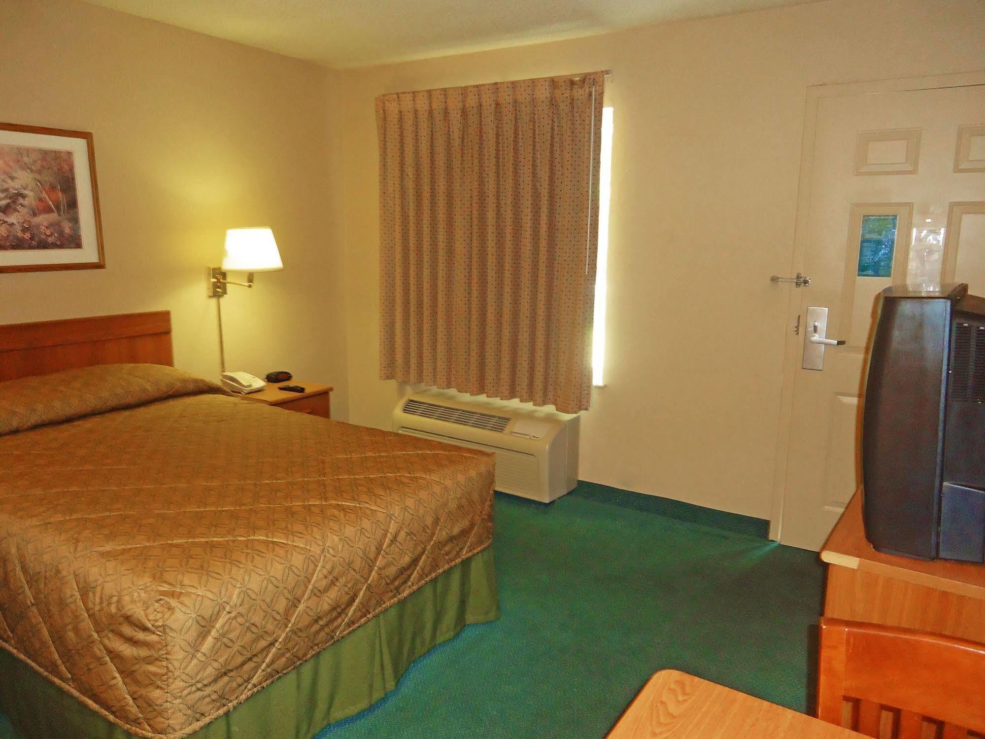Motel Hometowne By Red Roof - Pkwy Winston-Salem